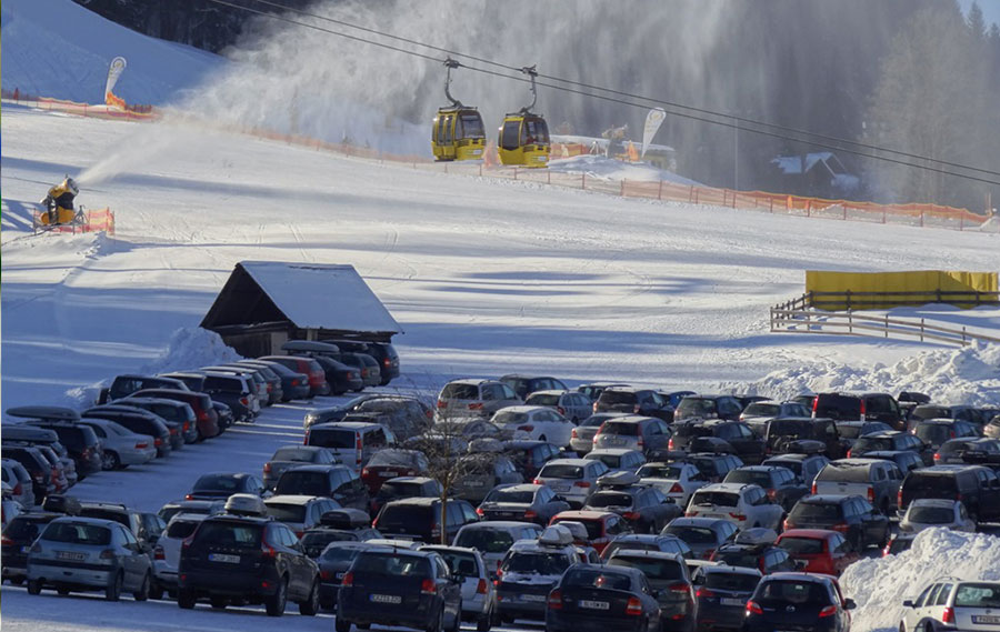 Finanzpolizei deckt illegale Beschäftigung in Wintersportgebieten auf