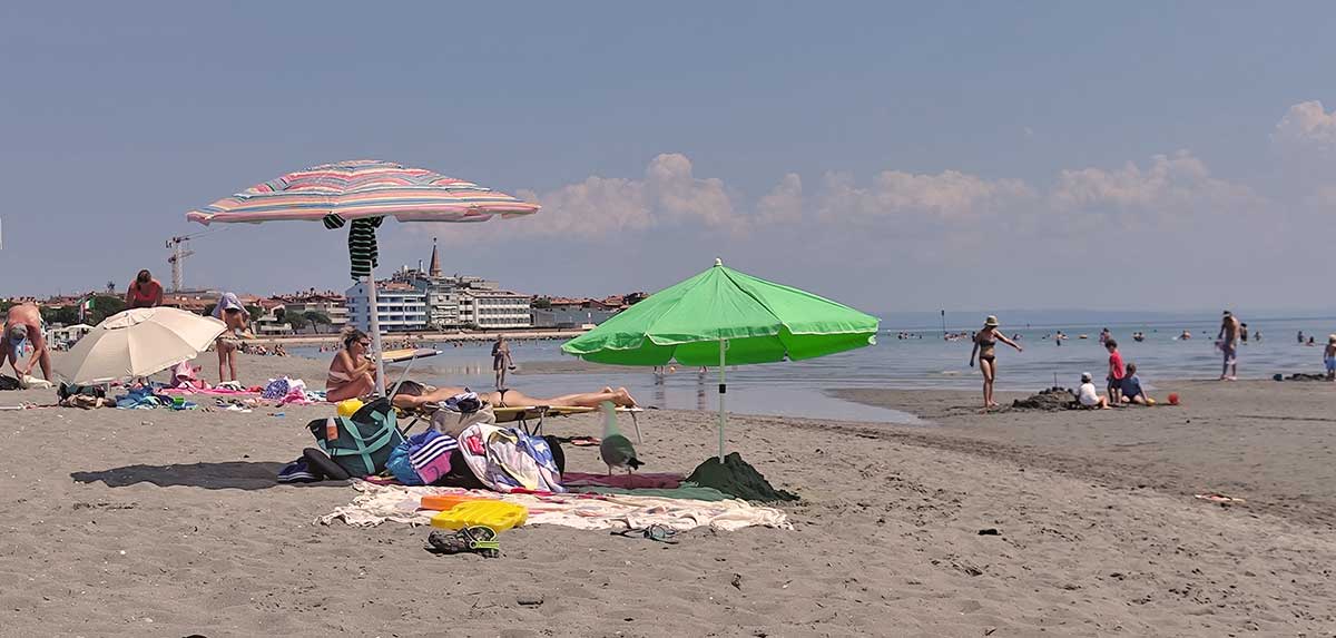 Drei Viertel der Österreicherinnen und Österreicher wollen im Urlaub sparen