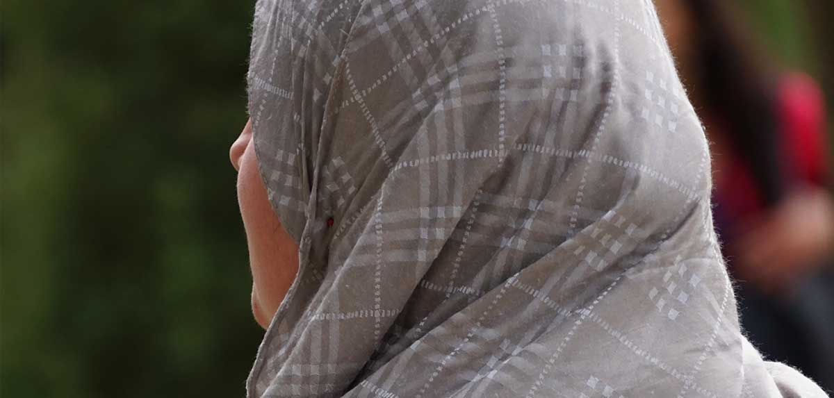 Islamische Föderationen bekräftigen ihre ablehnende Stellung gegenüber einem Kopftuchverbot